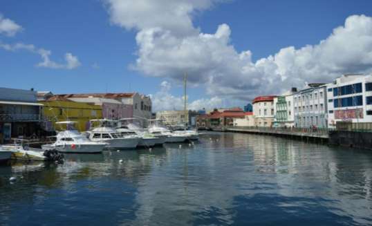 Haventje aan de Independence River in Barbados
